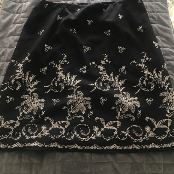 Ann Taylor Black with ecru embroidery skirt - Picture 2 of 5